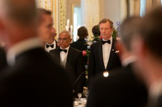 Dîner de gala offert par LL.AA.RR. le Grand-Duc et la Grande- Duchesse en l'honneur du couple présidentiel, en présence de S.A.R. le Grand-Duc héritier – Hymnes nationaux