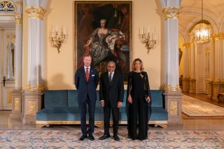 Palais grand-ducal – Photo officielle du couple présidentiel avec S.A.R. le Grand-Duc