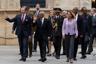 The presidential couple on walking tour