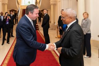 Cercle Cité – Réception offerte par le président de la république de Cabo Verde et Débora Katisa Carvalho – Accueil de S.A.R. le Grand-Duc héritier par le couple présidentiel