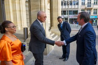 Cercle Cité – Réception offerte par le président de la république de Cabo Verde et Débora Katisa Carvalho – Accueil de S.A.R. le Grand-Duc héritier par le couple présidentiel