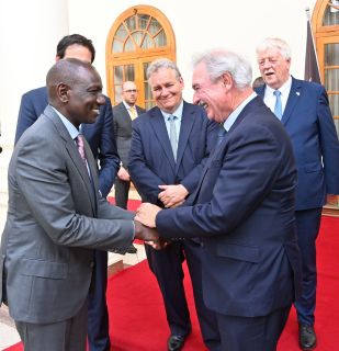 (de g. à dr.) William Ruto, président de la république du Kenya ; Jean Asselborn, ministre des Affaires étrangères et européennes