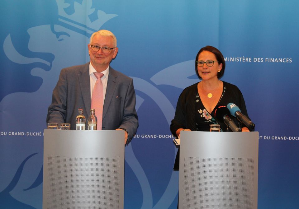 (de g. à dr.) François Koepp, secrétaire général de l’Horesca ; Yuriko Backes, ministre des Finances