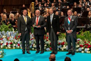 (from l. to r.) Xavier Bettel, Prime Minister, Minister of State; René Elvinger entrepreneur, CEBI; HRH the Grand Duke; Fernand Etgen, President of the Chamber of Deputies
