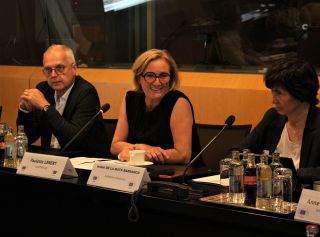 (de g. à dr.) Dr. Jean-Claude Schmit, directeur de la Santé ; Paulette Lenert, ministre de la Santé ; Isabel de la Mata Barranco, Commission européenne