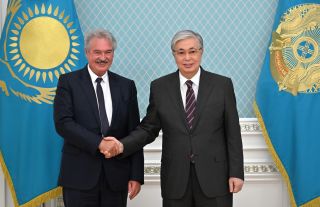 (de g. à dr.) Jean Asselborn, ministre des Affaires étrangères et européennes ; Kassym-Jomart Tokaïev, président de la république du Kazakhstan