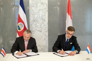 Franz Fayot et Arnoldo André Tinoco, ministre des Affaires étrangères et du Culte du Costa Rica, ont signé un Accord-cadre de coopération entre le Luxembourg et le Costa Rica