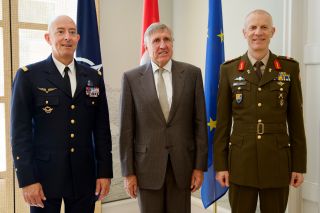 (fr. l. to r.) General Philippe Lavigne, Supreme Allied Commander Transformation (SACT); François Bausch, Minister for Defence; General Steve Thull, Chief of Staff of the Luxembourg Army