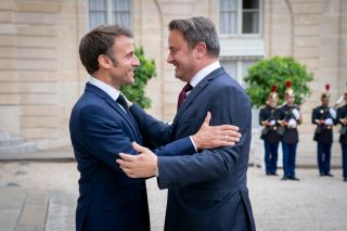 (de g. à dr.) Emmanuel Macron, président de la République française ; Xavier Bettel, Premier ministre, ministre d'État