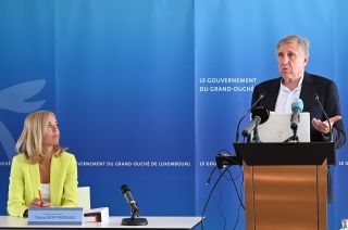 (de g. à dr.) Taina Bofferding, ministre de l’Intérieur ; François Bausch, ministre de la Mobilité et des Travaux publics