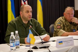 (gauche) Rustem Umerov, ministre de la Défense de l'Ukraine
