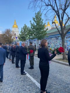 Les ministres de l’UE devant le monument "Heavenly Hundred Heroes Memory Wall"