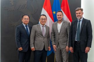 (f. l. to r.) Min Yong Ha, Chief Development Officer of SKT ; Young Sang Ryu, President and CEO of SKT ; Xavier Bettel, Prime minister and minister for Communications and Media ; Franz Fayot, minister of the Economy