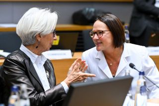 (de g. à dr.) Christine Lagarde, présidente de la Banque centrale européenne (BCE) ; Yuriko Backes, ministre des Finances
