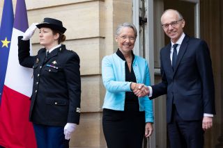 (de g. à dr.) Elisabeth Borne, Première ministre de la République française; Luc Frieden, Premier ministre