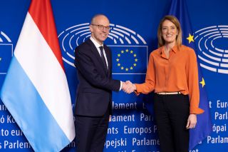 (de g. à dr.) Luc Frieden, Premier ministre ; Roberta Metsola, présidente du parlement européen