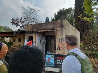 Xavier Bettel besucht einen von der Hamas angegriffenen Kibbuz