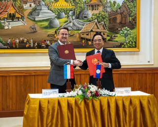 (from l. to r.) Xavier Bettel, Minister for Foreign Affairs and Foreign Trade, Minister for Development Cooperation and Humanitarian Affairs; Khamjane Vongphosy, Laos Minister for Planning and Investment