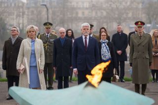 Luxembourg National Solidarity Monument - Laying a wreath of flowers at the foot of the flame of remembrance