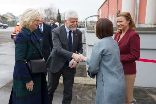 (fr. l. to r.) Eva Pavlová, First Lady of the Czech Republic; Petr Pavel, President of the Czech Republic; Yuriko Backes, Minister of Defence; Stacy Cummings, Director General of the NATO Acquisition and Support Agency.