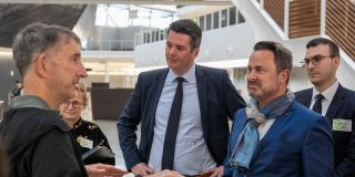 (fr. l. to r.) Marc Hamilton, Solutions Architecture and Engineering; Lex Delles, Minister of the Economy, SME, Energy and Tourism; Xavier Bettel, Minister of Foreign and Foreign Trade.