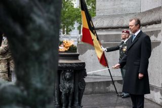 S.A.R. le Grand-Duc ravive la flamme avec un sabre