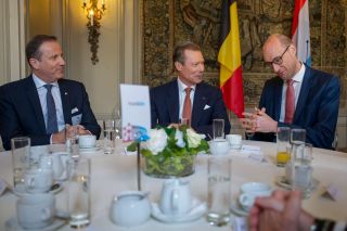 (fr. l. to r.) Michael Anseeuw, Chief Executive Officer and Chairman of the Board of Directors, BNP Paribas, Chairman of Febelfin; HRH the Grand Duke; Vincent Van Peteghem, Deputy Prime Minister, Minister of Finance, responsible for Coordination and the Fight against Fraud and the National Lottery.