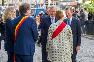 (fr. l. to r.) Prof. Anne-Sophie Nyssen, Rector of the University of Liège; Willy Demeyer, Mayor of Liège; HM the King of the Belgians; Catherine Delcourt, District Commissioner; HRH the Grand Duke of Liège.