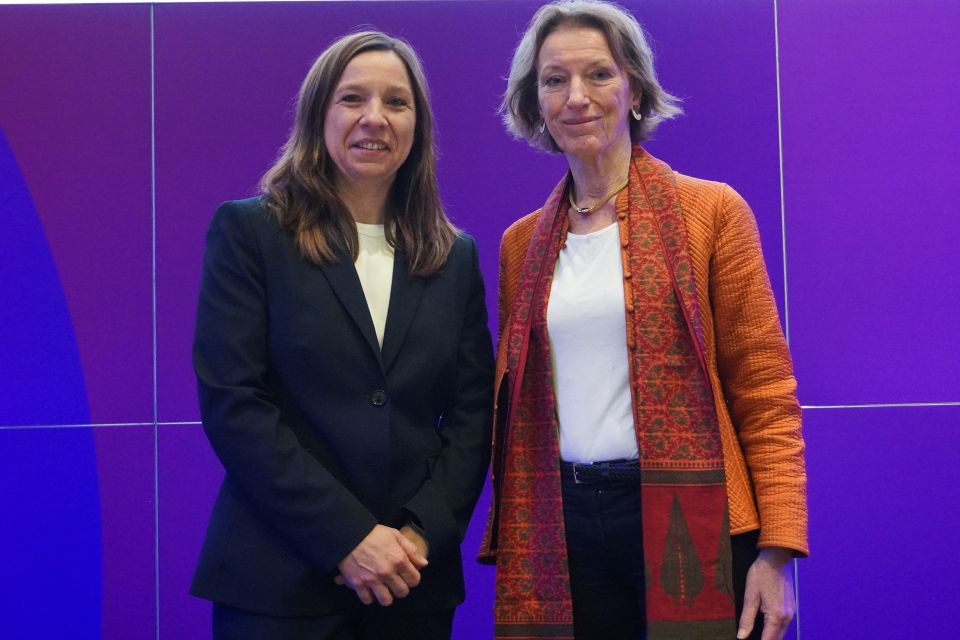 (de g. à dr.) Stéphanie Obertin, ministre de la Recherche et l’Enseignement supérieur ; Maria Leptin, présidente du European Research Council (ERC)