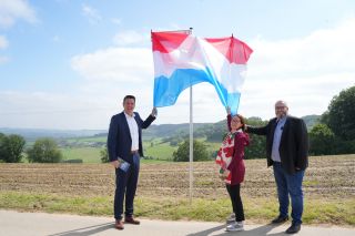 (from l. to r.) Lex Delles, Minister of the Economy, SME, Energy and Tourism ; Yuriko Backes, Minister for Mobility and Public Works ; Bob Bintz, Mayor of the municipality of Vallée de l'Ernz
