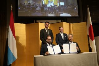 (from l. to r.) Marc Serres, CEO LSA; Lex Delles, Minister of the Economy, SME, Energy and Tourism; H.R.H. the Crown Prince; Dr. Hiroshi Yamakawa, President JAXA