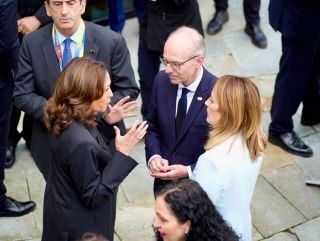 (de g. à dr.) Kamala Harris, vice-président des États-Unis d’Amérique ; Luc Frieden, Premier ministre ; Roberta Metsola, présidente du Parlement européen