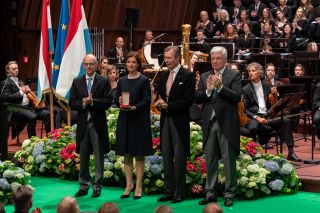 (from left to right) Luc Frieden, Prime Minister; Julie Becker, CEO of the Luxembourg Stock Exchange; HRH the Grand Duke; Claude Wiseler, President of the Chamber of Deputies