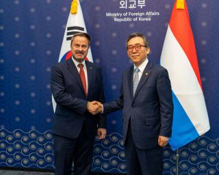 (fr. l. to r.)  Xavier Bettel, Minister for Foreign Affairs and Foreign Trade, Minister for Cooperation and Humanitarian Action; Tae-yul Cho, Minister for Foreign Affairs South Korea