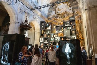 Aperçu de l'installation dans la chapelle de la Charité