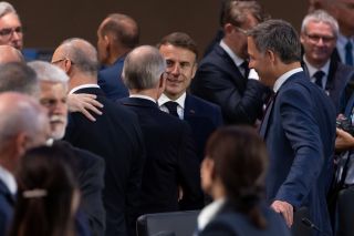 (de g. à dr.) Luc Frieden, Premier ministre ; Emmanuel Macron, président de la République française ; Alexander de Croo, Premier ministre du royaume de Belgique