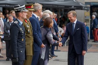 (de g. à dr.) Pascal Peters, directeur général de la Police grand-ducale ; général Steve Thull, chef d'état-major de l'armée ; Léon Gloden, ministre des Affaires intérieures ; Yuriko Backes, ministre de la Défense ; S.A.R. le Grand-Duc