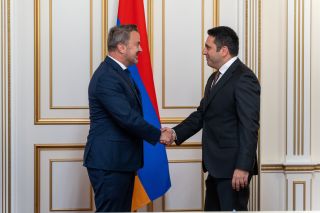 (de g. à dr.) Xavier Bettel, ministre des Affaires étrangères et du Commerce extérieur, ministre de la Coopération et de l'Action humanitaire; Alen Simonyan, president de l'assemblee nationale d'arménie;