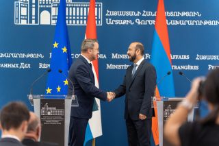 (de g. à dr.) Xavier Bettel, ministre des Affaires étrangères et du Commerce extérieur, ministre de la Coopération et de l'Action humanitaire; Ararat Mirzoyan, ministre des affaires etrangeres de la republique d'armenie