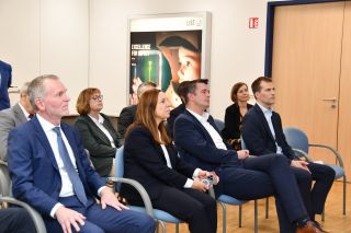 (de g. à dr.) Etienne Jacqué, vice-président du Conseil d’administration du LIST ; Stéphanie Obertin, ministre de la Recherche et de l’Enseignement supérieur ; Lex Delles, ministre de l’Économie, des PME, de l’Énergie et du Tourisme