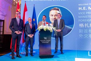 (l. to r.) Roland Reiland, Ambassador of the Grand Duchy of Luxembourg in Beijing; Fernand ernster, President of the Chamber of Commerce; Xavier Bettel, Minister for Foreign Affairs and Foreign Trade; Lex Delles, Minister of the Economy, SME, Energy and Tourism