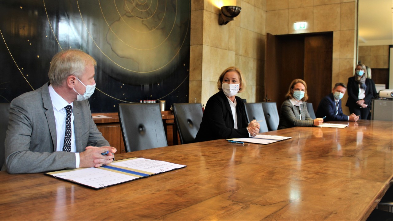 Signature de la convention afin d’instaurer un service de continuité des soins de médecine générale dans les structures d’hébergement pour personnes âgées