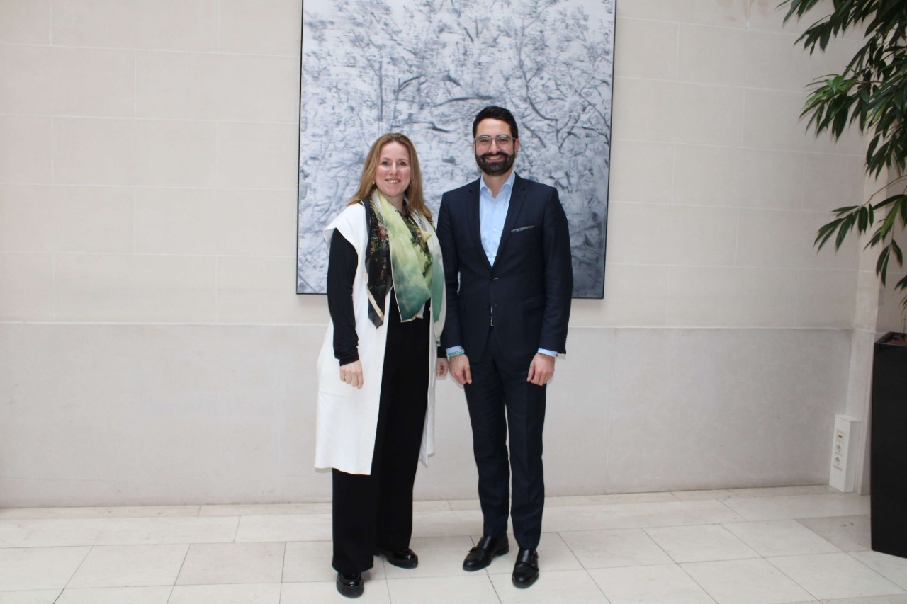 (de g. à dr.) Isabelle Weykmans, ministre de la Culture, des Sports, de l'Emploi et des Médias de la Communauté germanophone de Belgique ; Eric Thill, ministre de la Culture