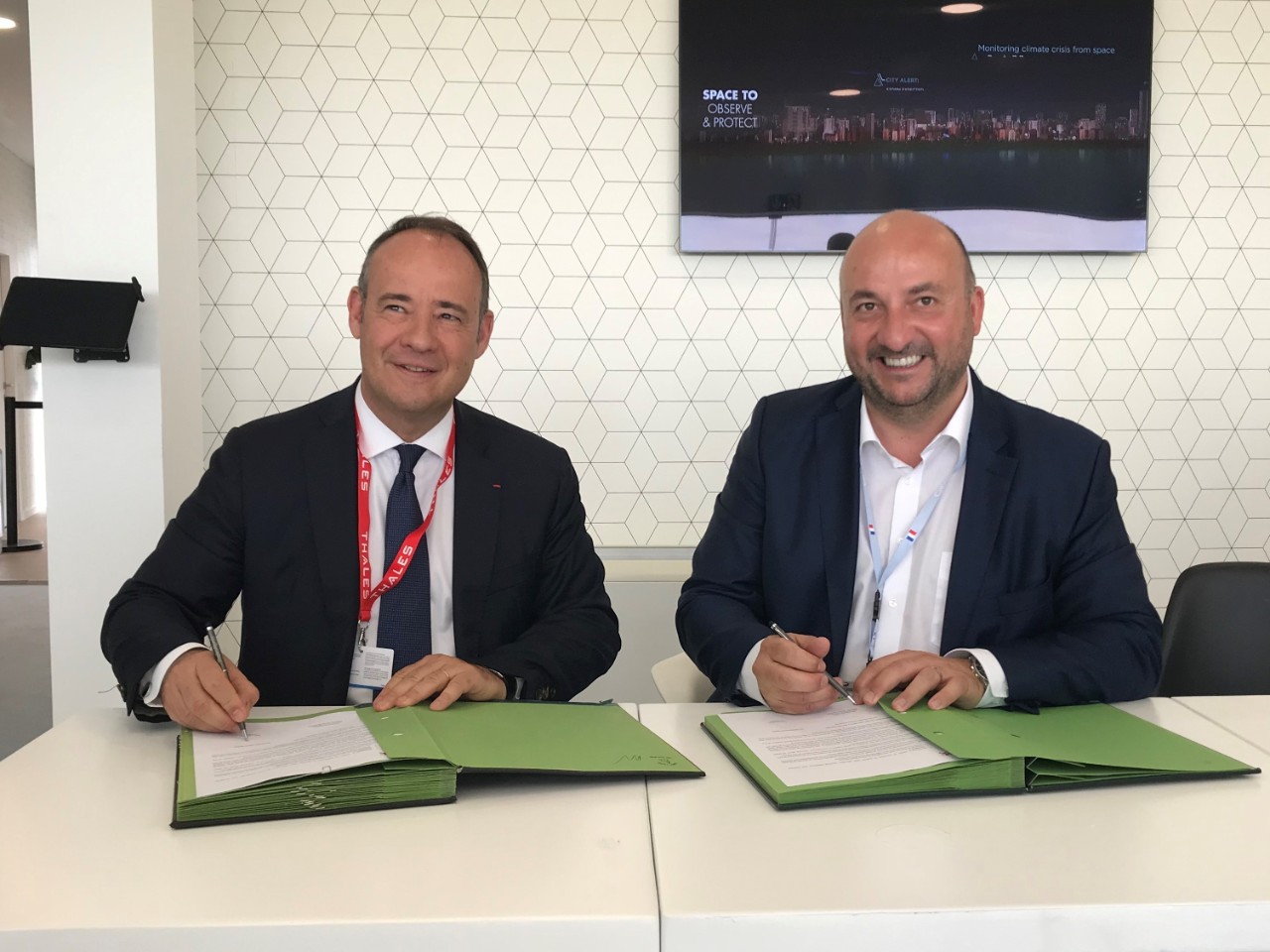Jean Loïc Galle, CEO Thales Alenia Space ; Étienne Schneider, Deputy Prime Minister, Minister of the Economy