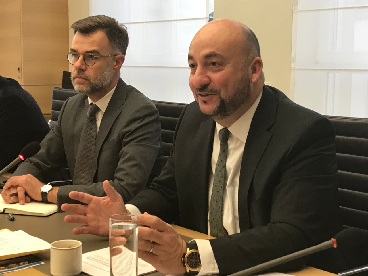 Franz Fayot, président de la commision parlementaire, et Étienne Schneider, ministre de l'Économie