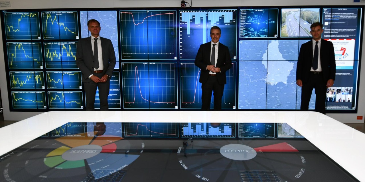 Les ministres Franz Fayot et Claude Meisch lors de la présentation du Tableau de bord