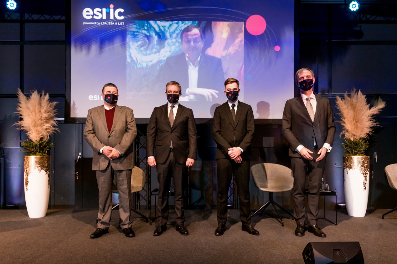 (de g. à dr.) Jacques Lanners, Chairman of the Board of LIST; Claude Meisch, Minister for Higher Education and Research; Franz Fayot, Minister of the Economy; Thomas Kallstenius, CEO of LIST
