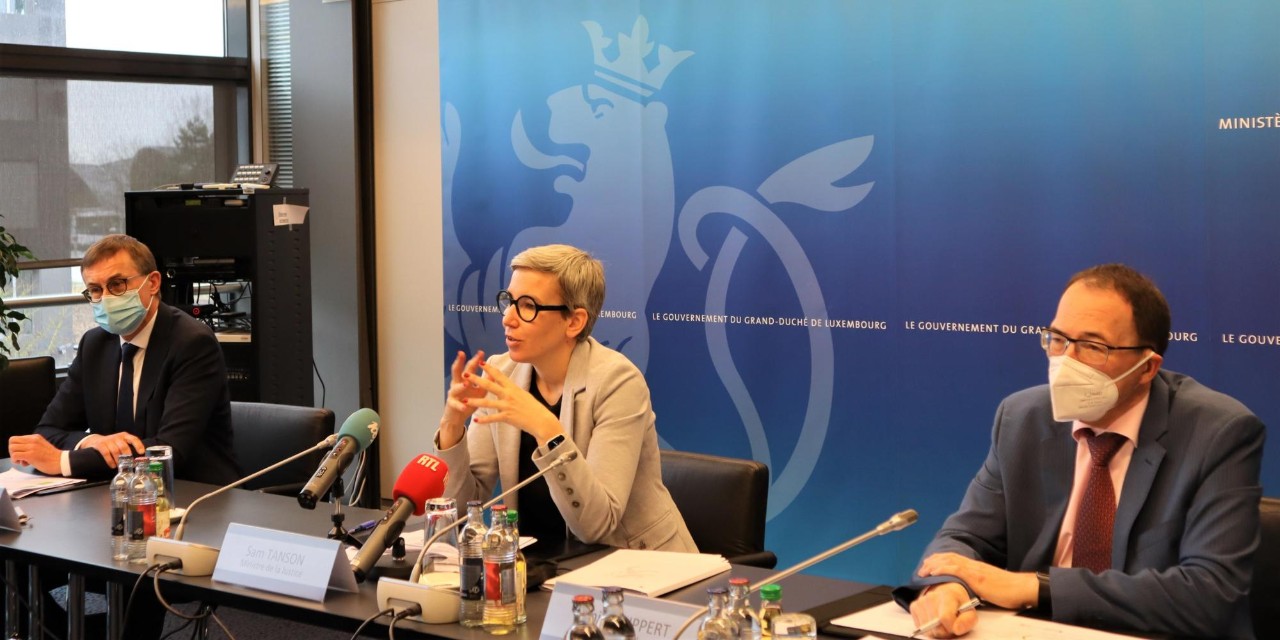 (de g. à dr.) Yves Gonner, directeur de Luxembourg Business Registers (LBR); Sam Tanson, ministre de la Justice; Daniel Ruppert, directeur Direction du droit commercial, ministère de la Justice