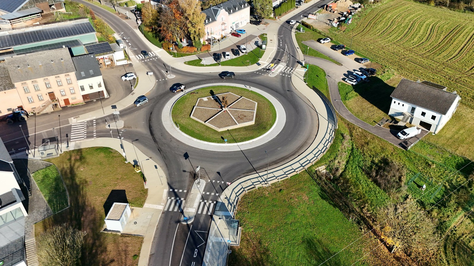 Un nouveau rond-point et de meilleures connexions cyclables pour et ...