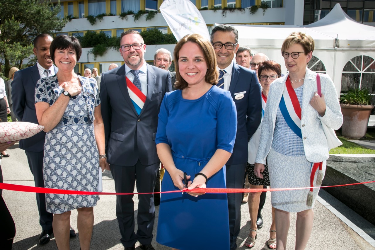 Isabelle Wirtzler, directrice de la maison des soins "Les Jardins d'Alysea"; Tom Jungen, bourgmestre de la Commune de Roeser; Corinne Cahen, ministre de la Famille et de l'Intégration; Christophe Bergue; Marianne Pesch-Dondelinger 
